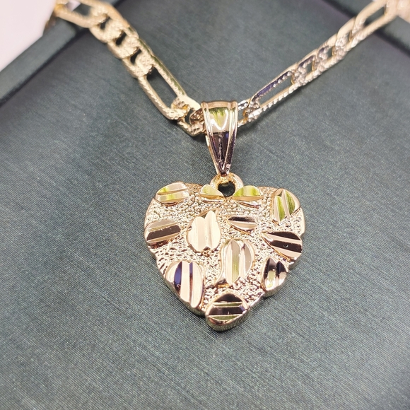Yellow Gold Filled Nugget Heart Pendant- 18' Plated Diamond Cut Figaro - Picture 3 of 4